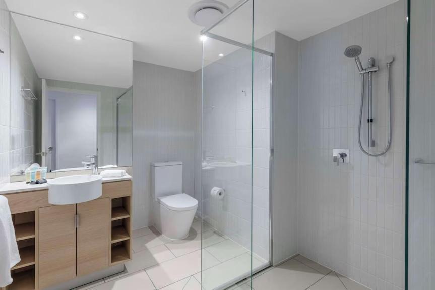 Residences 2-br River View Apartment Gold Coast