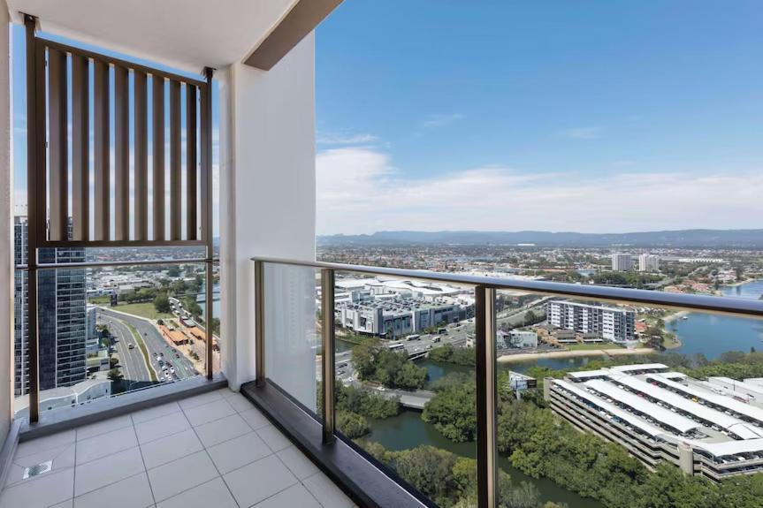 Residences 2-br River View Gold Coast