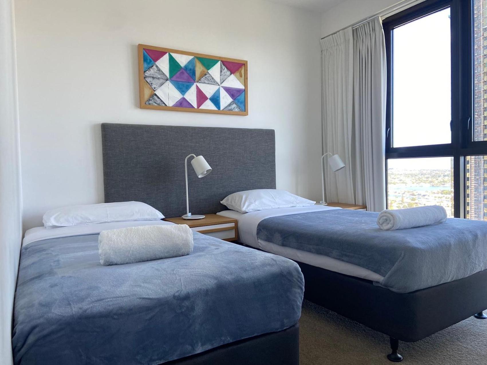 Residences 2-br River View * Gold Coast